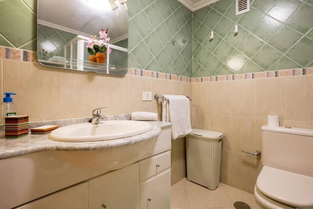 First Line Beach Apartment 拉克鲁斯 外观 照片